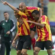 Vitorino Hilton esulta dopo il gol contro il Cluj