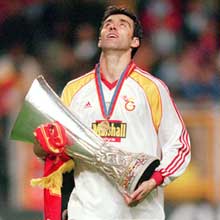 Hakan Sükür con il trofeo
